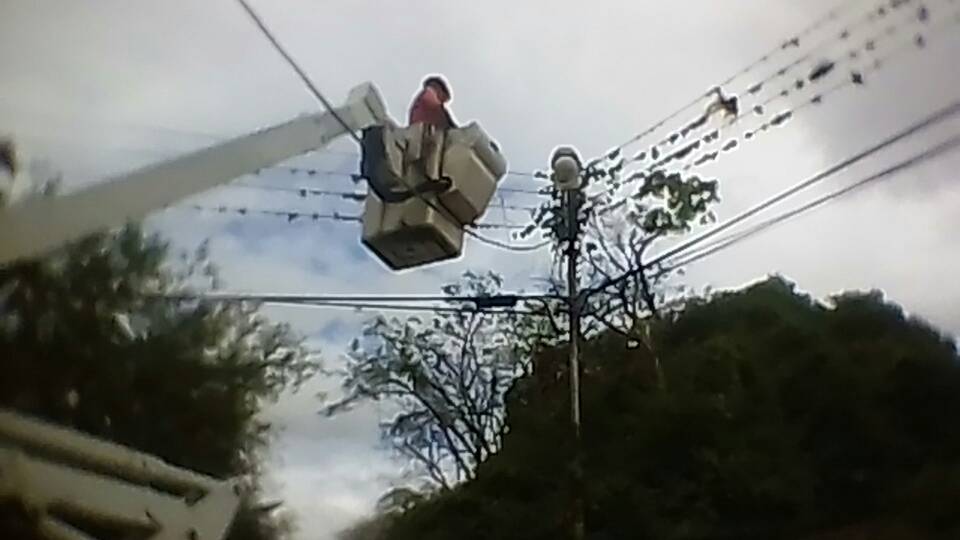 Gobierno de Miranda rehabilita sistema de alumbrado en Paz Castillo