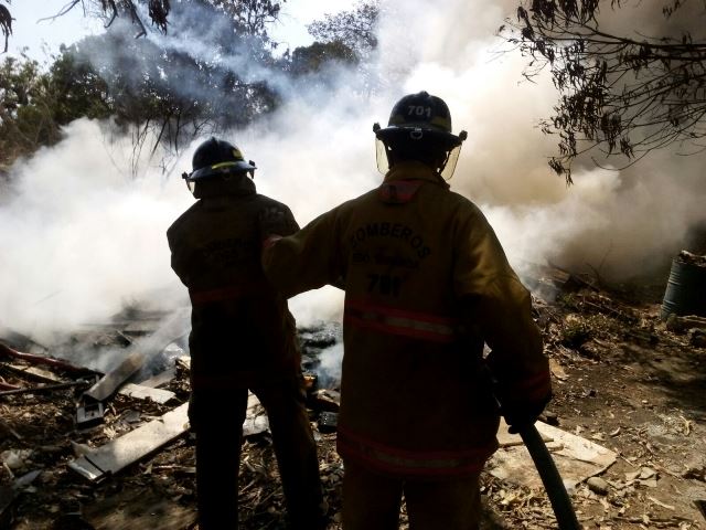 Incendios de vegetación mantienen ocupados a Bomberos de Miranda