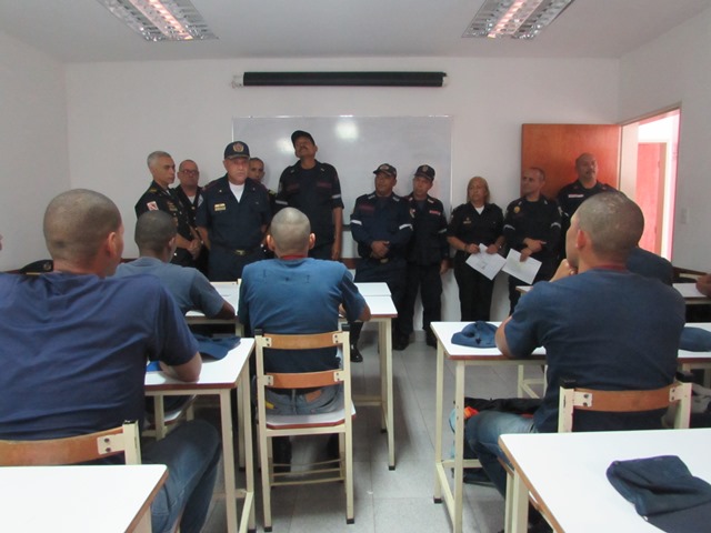 Alumnos de la UNES inician prácticas en Bomberos de Miranda