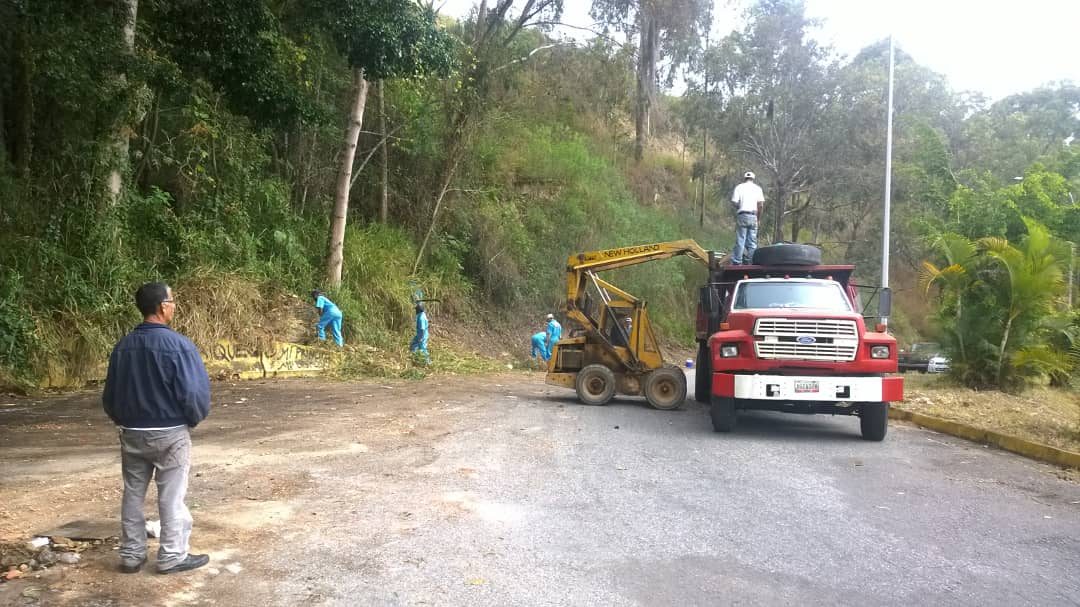 Gobierno Regional levanta derrumbes en la carretera Panamericana
