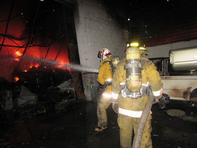 Gobernador Héctor Rodríguez ordenó investigar causas de incendio en galpones