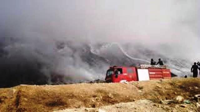 Bomberos de Miranda buscan sofocar incendio en La Bonanza