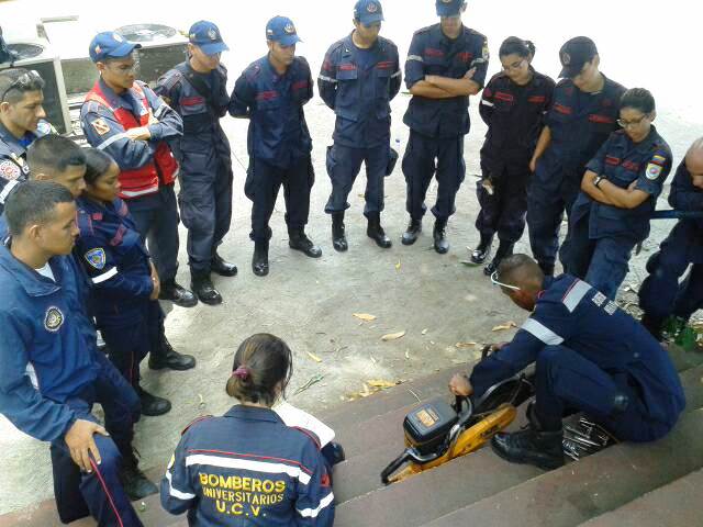 Bomberos de Miranda dictaron taller en la UCV