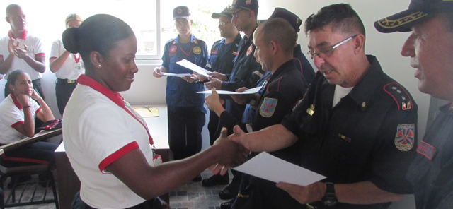Estudiantes de la Unes culminaron prácticas en Bomberos de Miranda