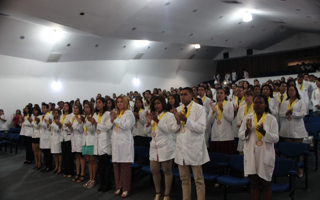 Más de 200 nuevos médicos  mirandinos recibieron sus medallas