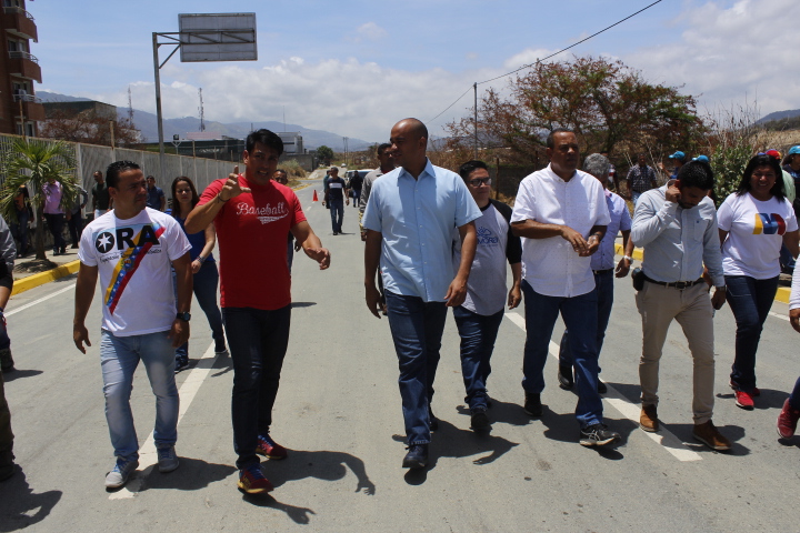 Gobierno de Miranda abrió el paso por la avenida La Jarana en Guatire