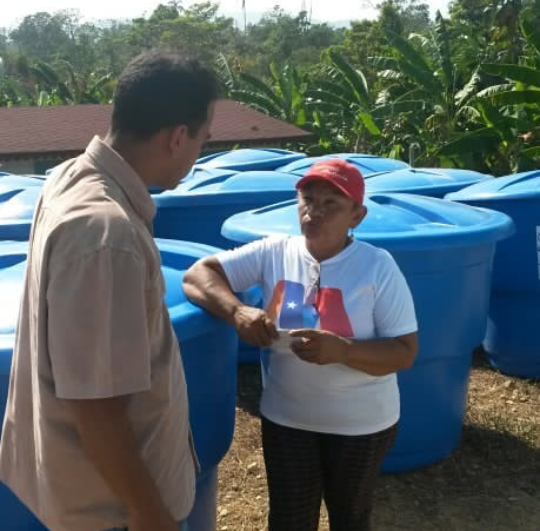  Gobierno de Miranda entregó tanques de agua en Curiepe