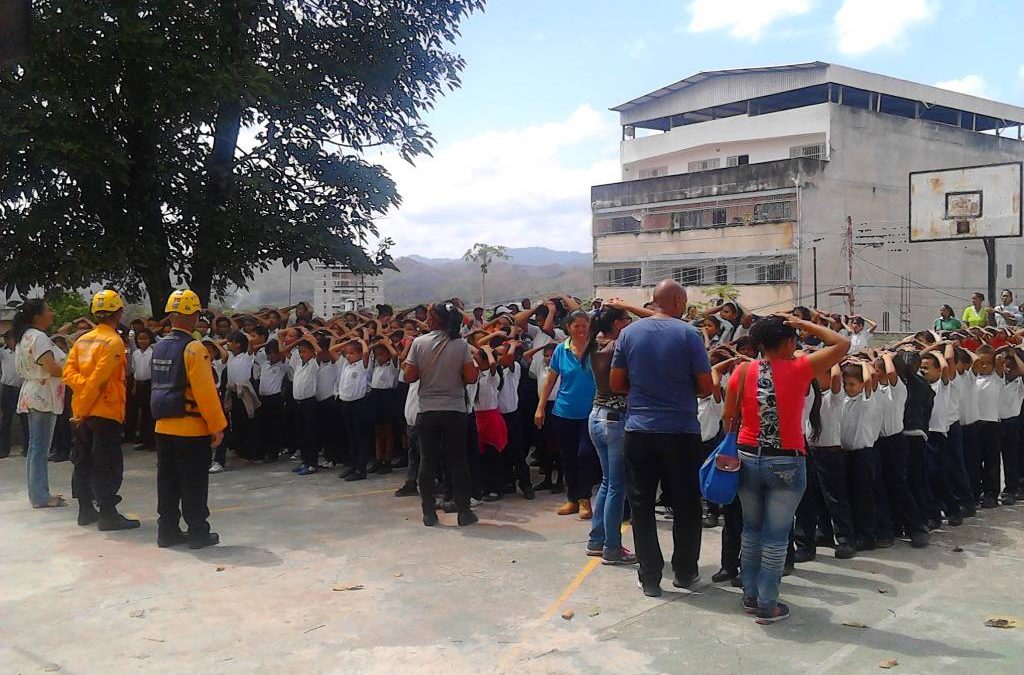Funcionarios de PC participaron en simulacro nacional de desalojos