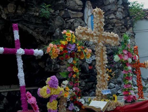 Cruz de Mayo:  manifestación cultural y religiosa de los mirandinos 