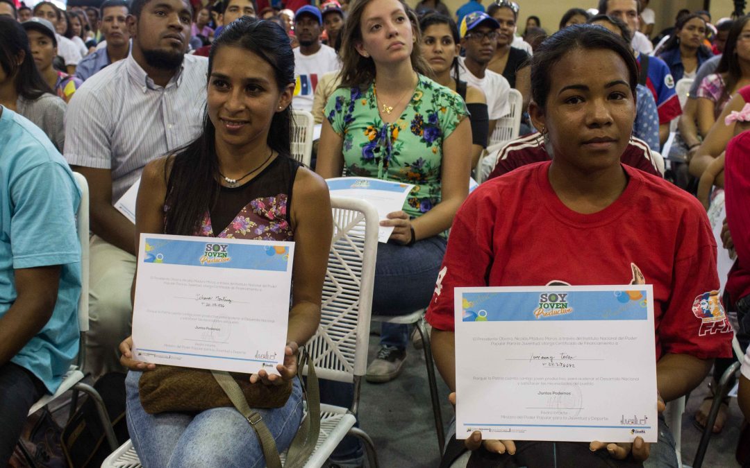 Entregadas 350 becas y 100 créditos a jóvenes mirandinos