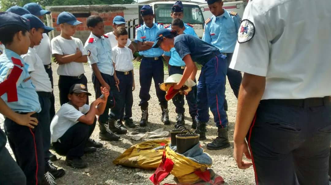 Bomberos de Miranda realizaron práctica en estación de Cúa