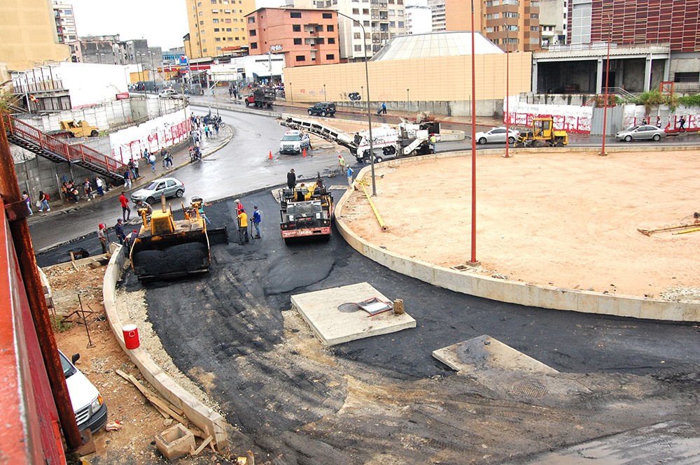 Inició asfaltado de la redoma de La Matica