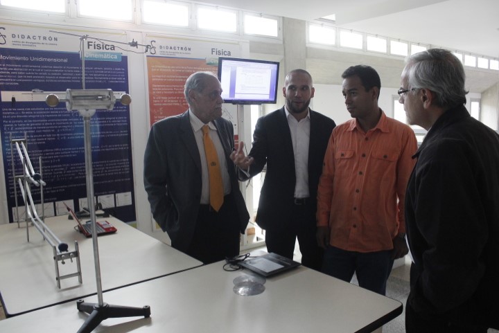 Gobierno de Miranda entregó laptops a  Universidad Simón Bolívar