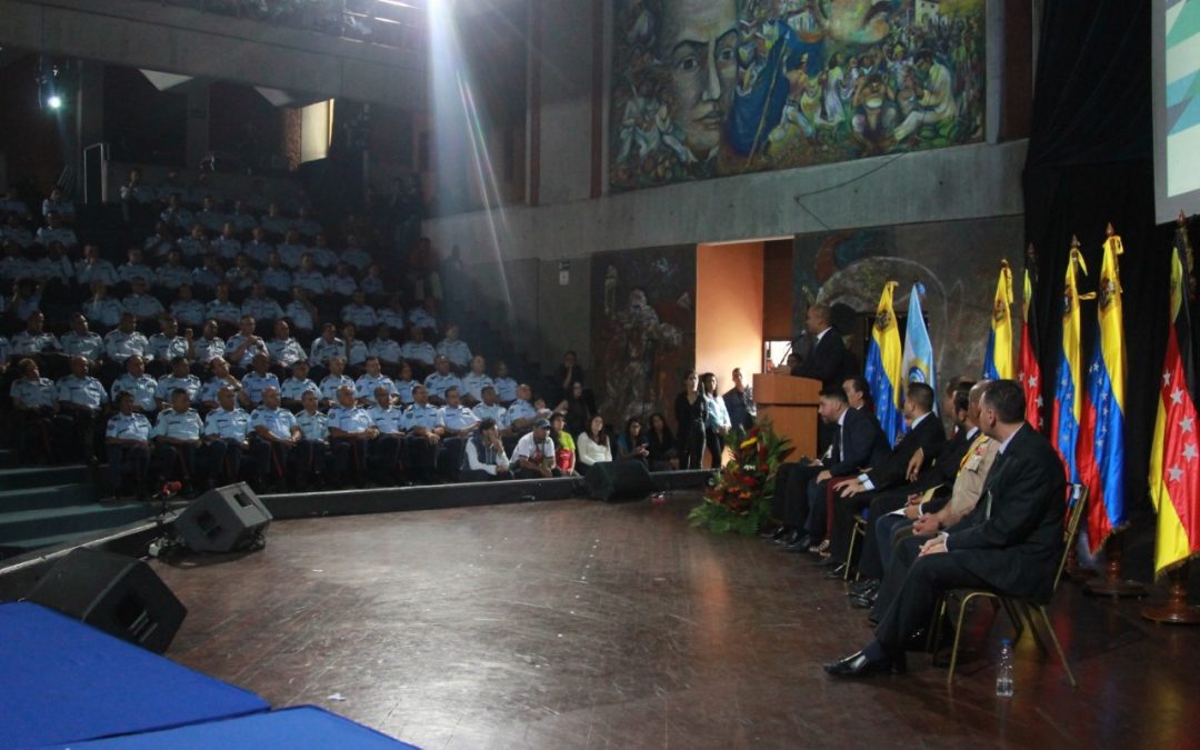 Gobernador Héctor Rodríguez reconoció a policías en su día