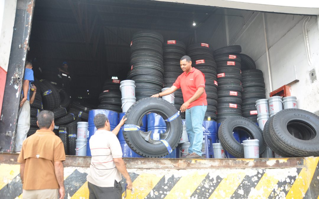 Secretaría de Transporte de la Gobernación de  Miranda entregó cauchos a transportistas