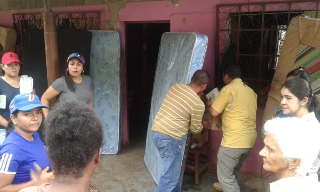 Gobierno Bolivariano de Miranda atiende a afectados por lluvias