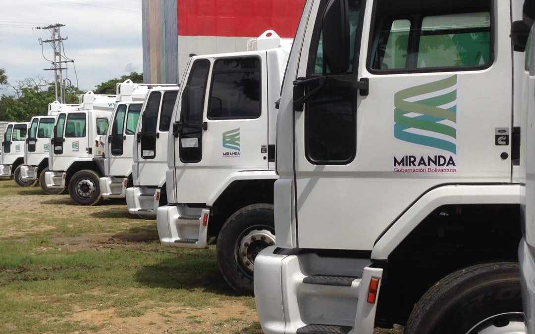 Gobernador de Miranda entregó camiones compactadores de basura en Ocumare