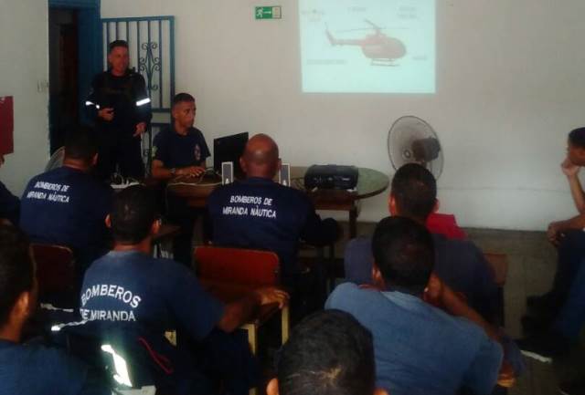 Bomberos de Miranda prepara equipo de rescatistas en aguas abiertas