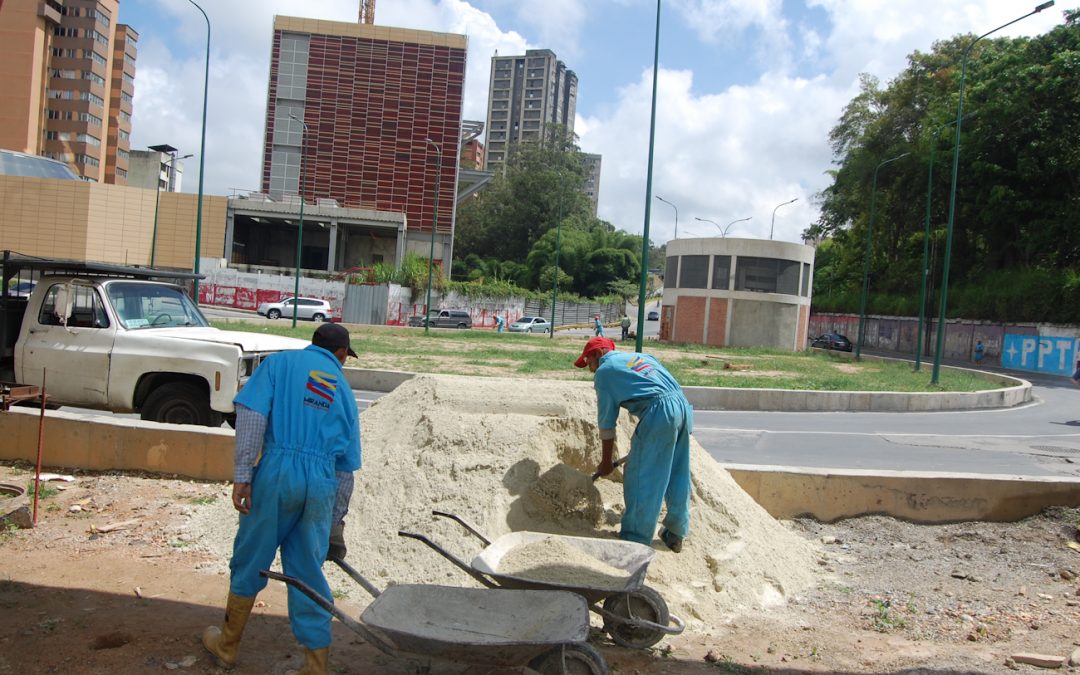 Avanzan labores de mantenimiento en Redoma de La Matica