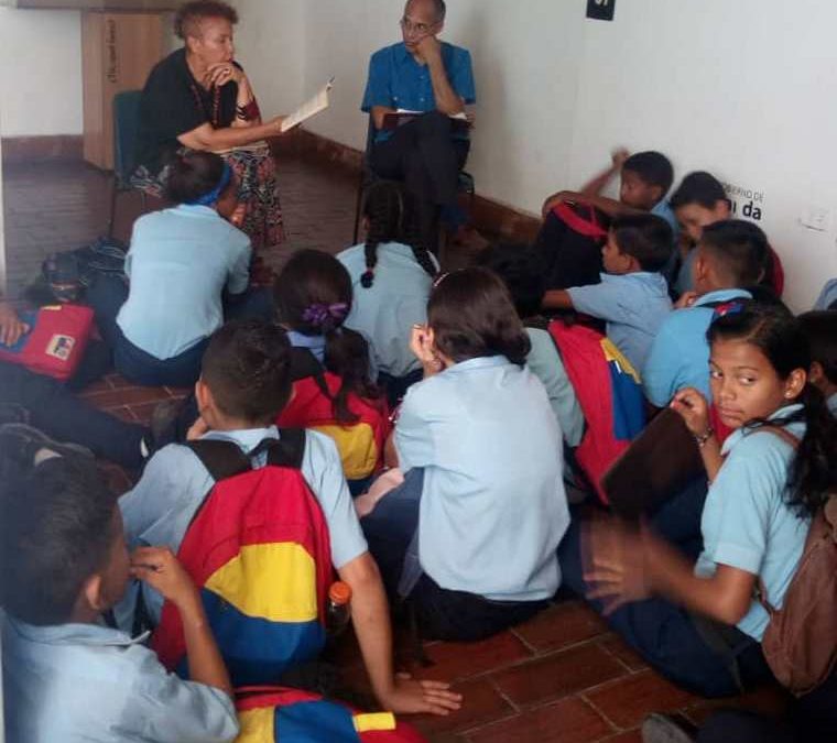 Dictaron charla de promoción de lectura en biblioteca de Guatire