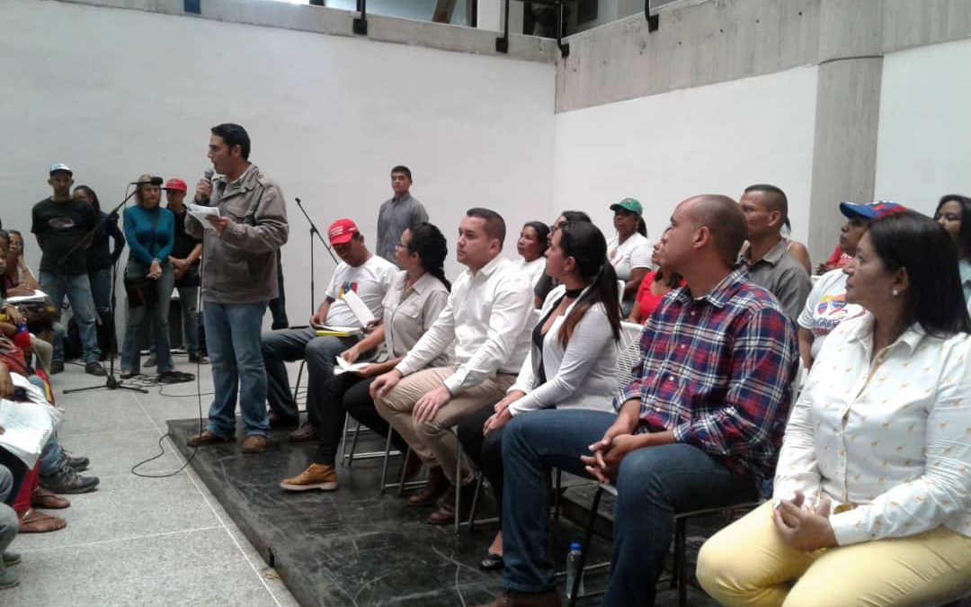 Gobernador Héctor Rodríguez sostuvo encuentro sectorial con comuneros mirandinos