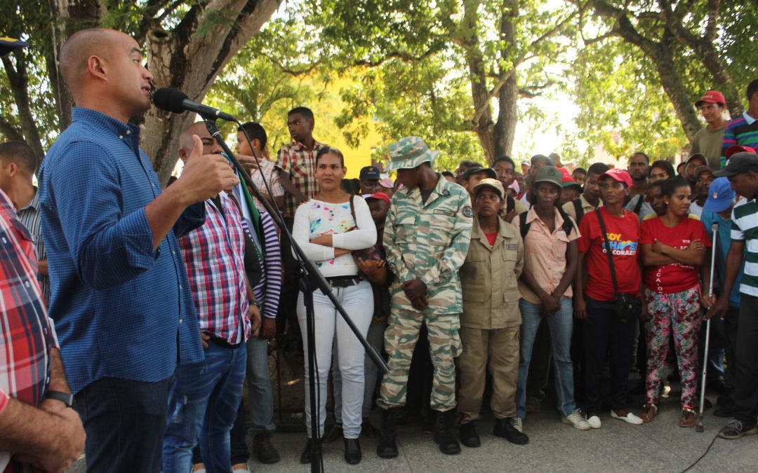 Gobernador Héctor Rodríguez entregó patrullas y TransMiranda al municipio Buroz