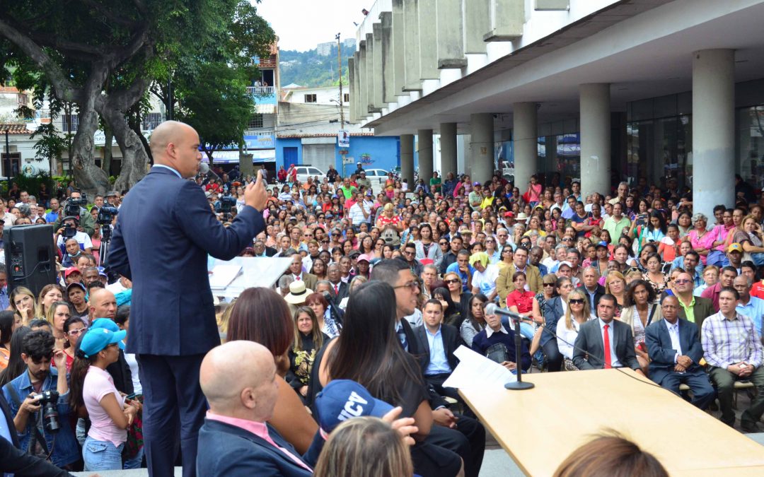 Héctor Rodríguez recomendó a políticos contactarse directamente con el pueblo  