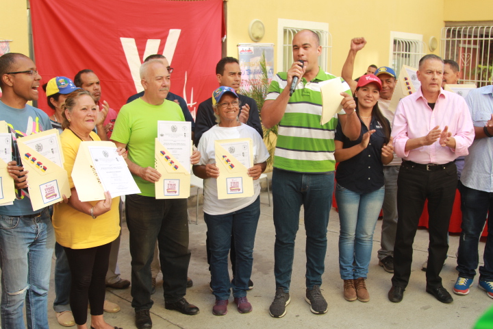 Gobernador entregó más de 4 mil títulos de tierras en el municipio Sucre