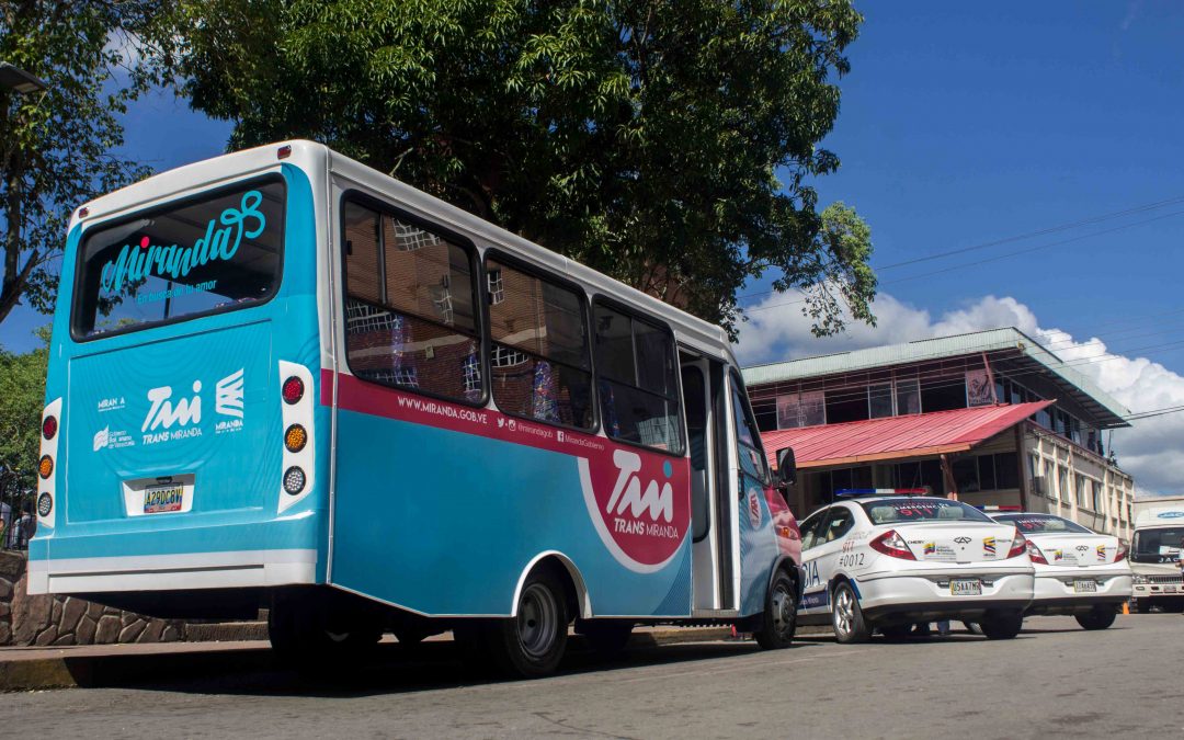 Continúa entrega de transporte público y patrullas en municipios mirandinos