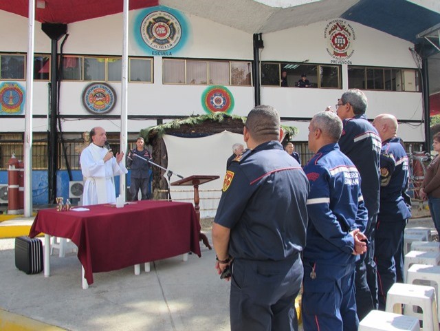 Bomberos de Miranda le dan la bienvenida a la Navidad