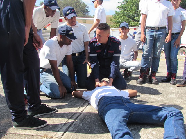 Estudiantes de la UNES inician prácticas profesionales en Bomberos de Miranda