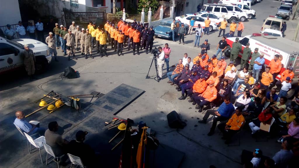 Gobernación entregó lote de cauchos a Bomberos de Miranda