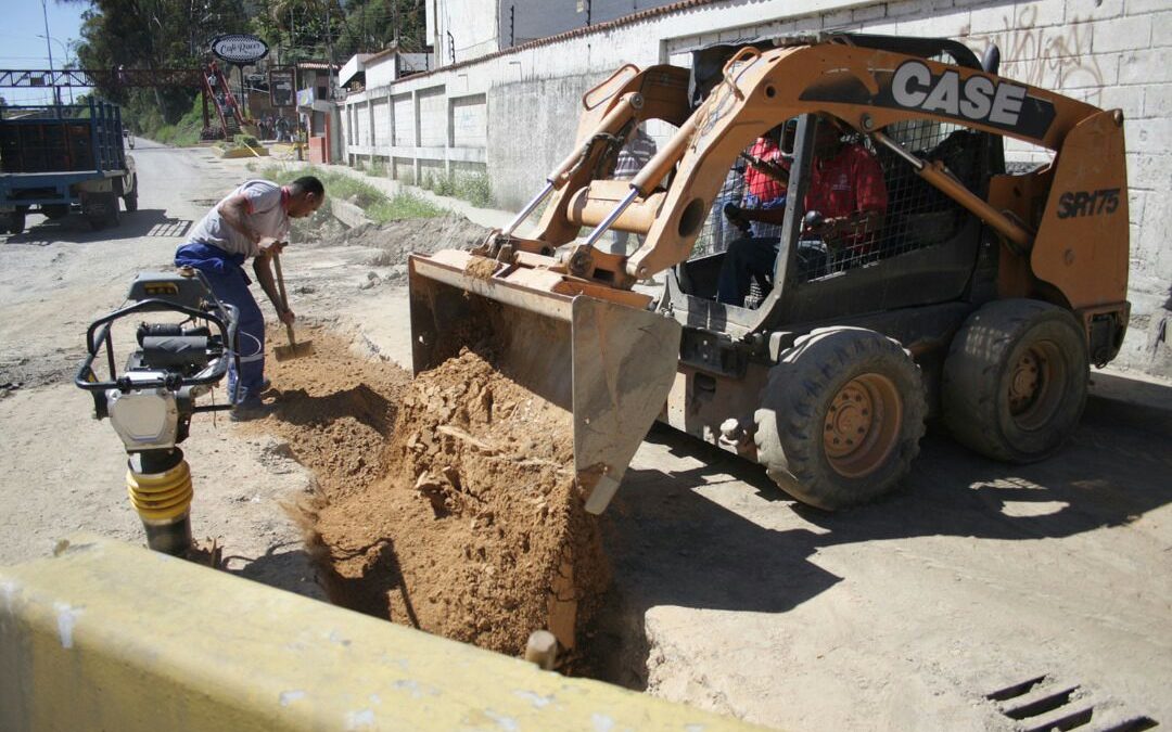 Tres niveles de Gobierno trabajan para reparación de tubería y capa asfáltica en carretera Panamericana