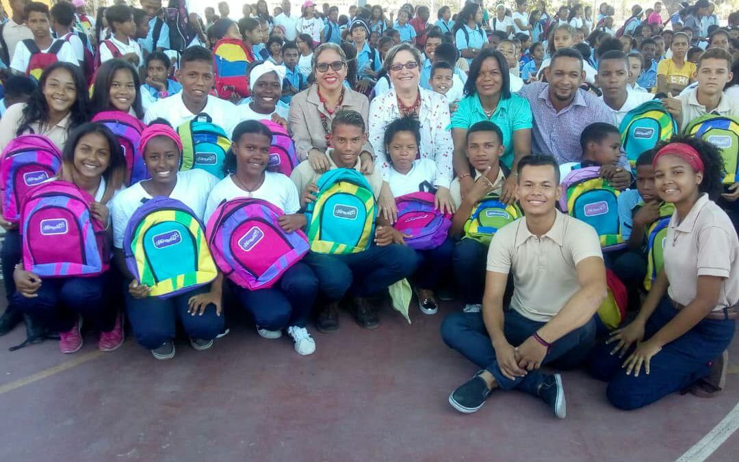 Entregaron bolsos escolares en liceo 28 de Marzo del municipio Simón Bolívar