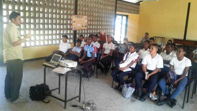 Brigadistas de Bomberos de Miranda aprenden primeros auxilios y lenguaje de señas