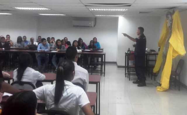 Bomberos de Miranda dictan curso a sus homólogos universitarios de la Unellez