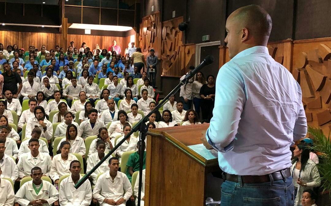 Más de mil estudiantes se forman como profesionales en medicina integral comunitaria
