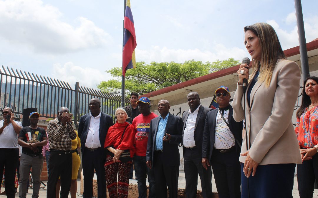 Delegación sudafricana visitó la U.E.E Lino de Clemente en Baruta