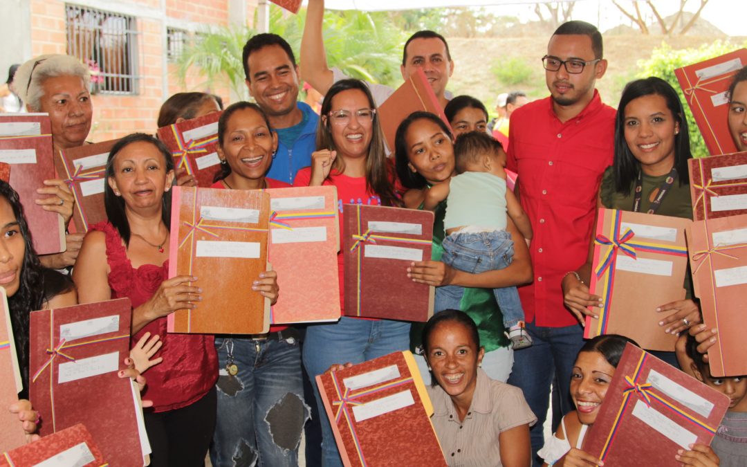 Entregaron 32 títulos de propiedad a familias de los Valles del Tuy
