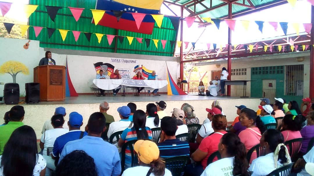 Personal obrero de la U.E.E.B Chaguaramal recibió dotación de uniformes