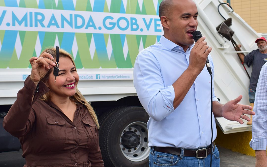 Gobierno de Miranda entregó compactadora al municipio Guaicaipuro