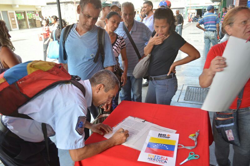 Guarenas activa en la recolección de firmas por la Patria y la paz