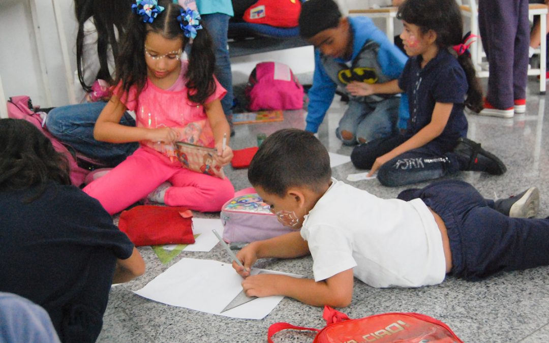 Niños de la Secretaría de Transporte aprendieron técnica del origami