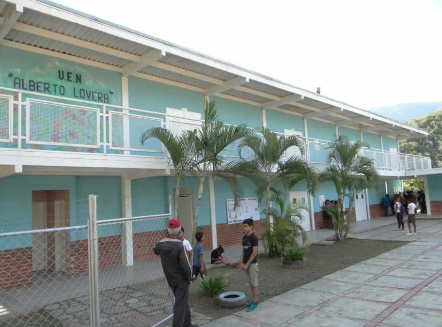 Gobierno de Plaza realiza reparaciones menores en 48 escuelas