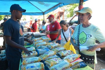 Carrizaleños fueron beneficiados con mercado a cielo abierto