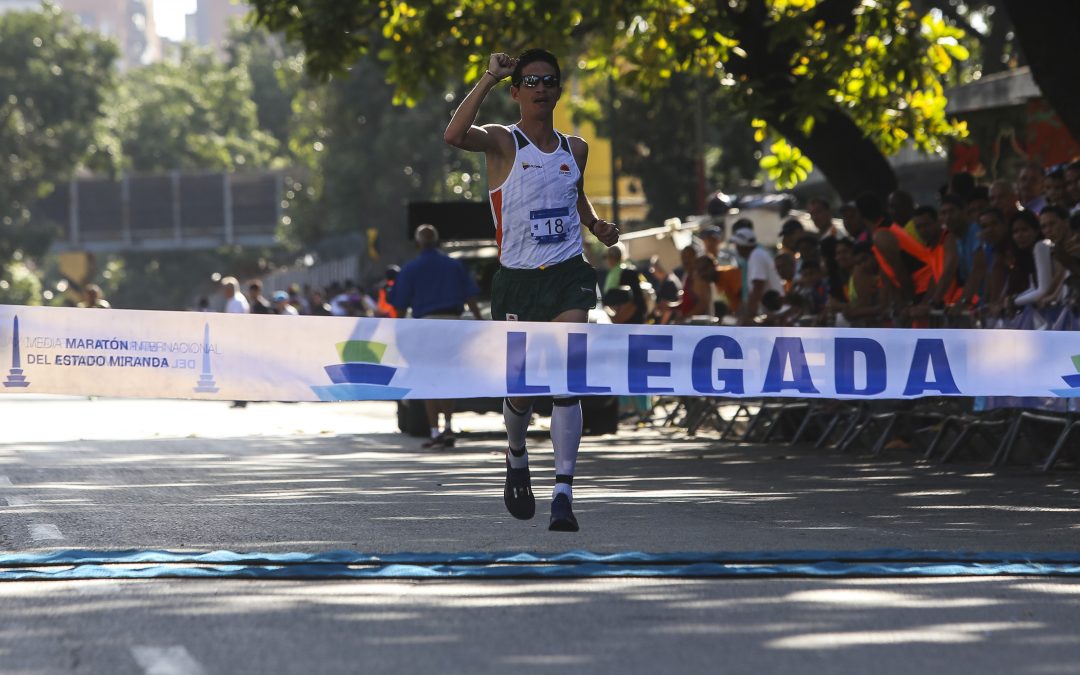 Colombiano Jeisson Suárez ganador de la II Media Maratón Internacional Francisco de Miranda