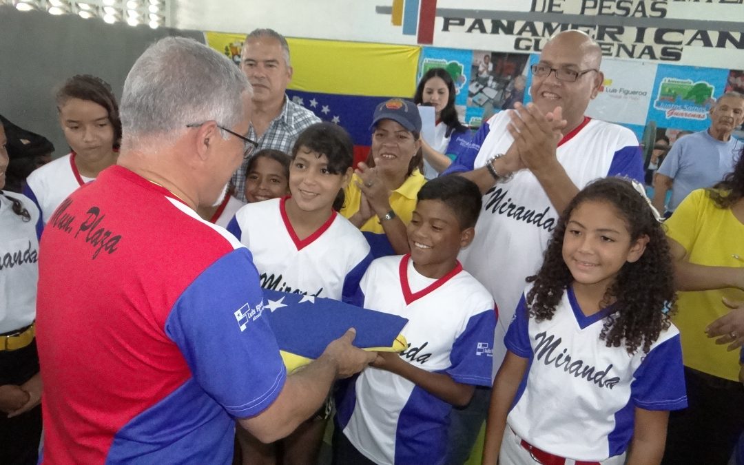 Abanderados 65 atletas mirandinos del municipio Plaza a los Junadecom 2019