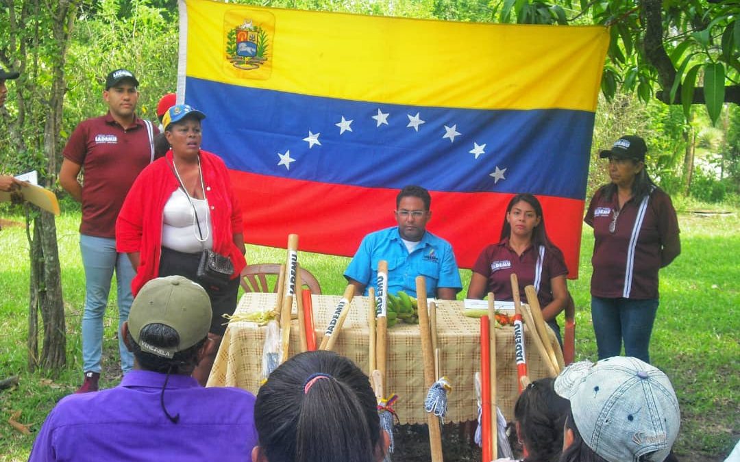 Entregan kits de herramientas agrícolas a productores de Las Mercedes