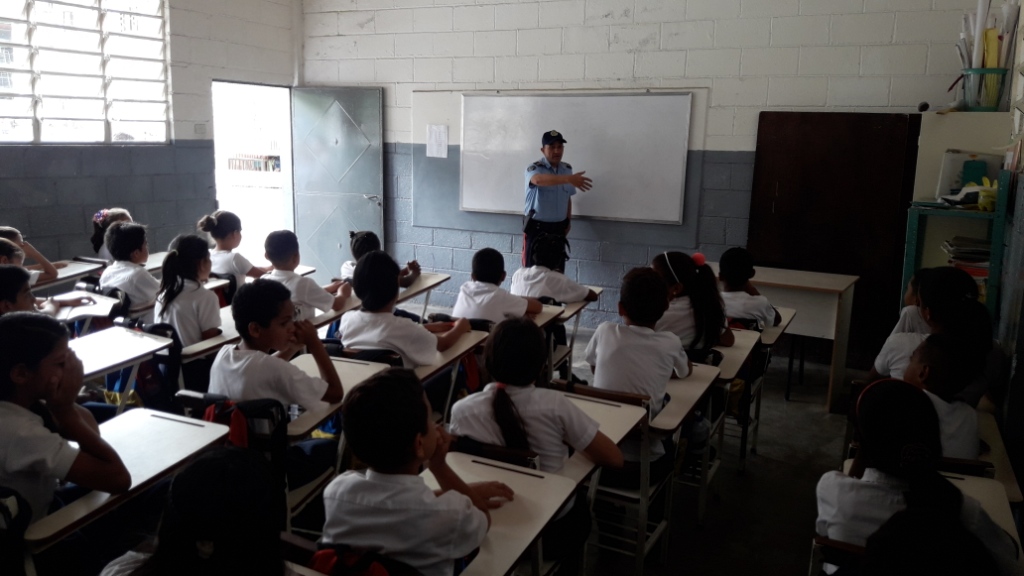 Imparten charlas en materia de prevención y seguridad a escolares de Santa Teresa