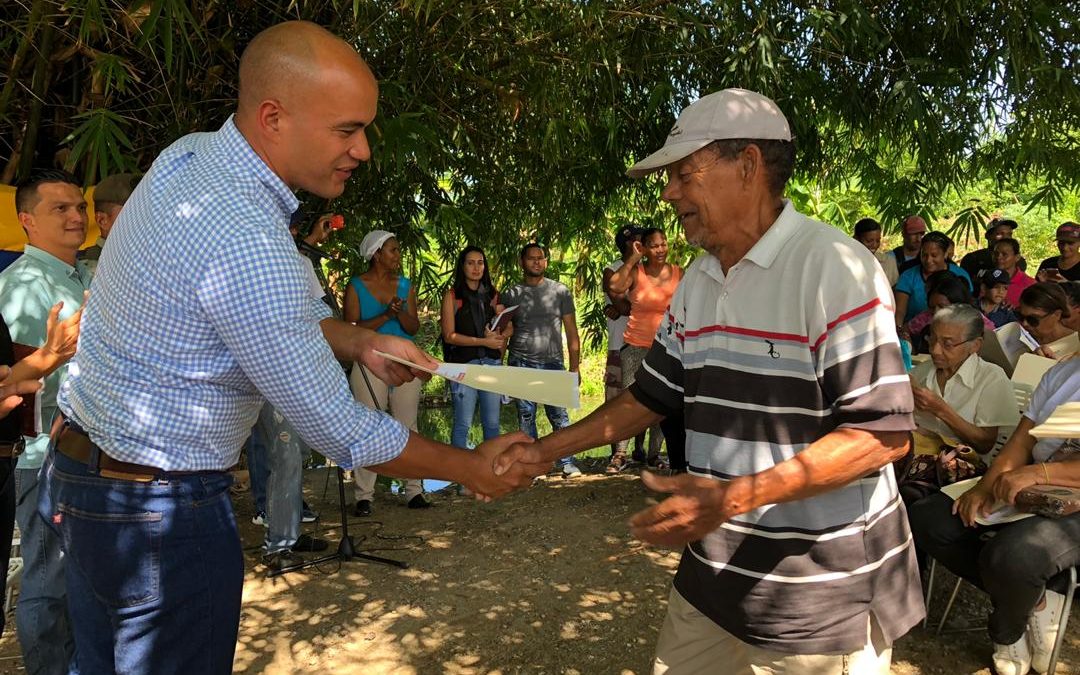 Entregados títulos de propiedad urbana y de tierra en Higuerote